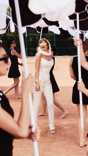 Najwa Karam Instagram - ‎Turn up the volume 🔊
‎My latest music video is here!
‎I hope it brings you all the feels! 🏖️

@rotanamusic 

#NajwaKaram #نجوى_كرم 
#نجوى_كرم_تعا_نقعد
