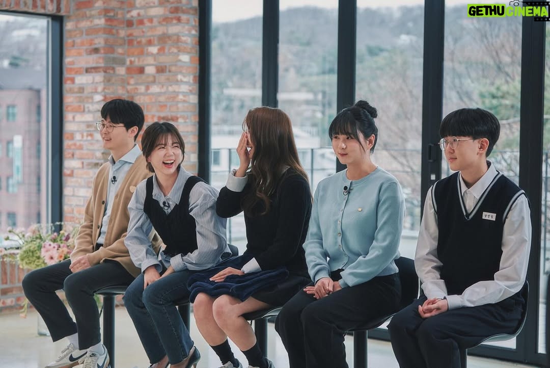 Nam Bo-ra - 8.1K Likes - 가족과 유퀴즈에 나오게 됐어요✨
재석 선배님, 세호오빠, 그리고 동생, 오빠, 엄마랑
재밌는 추억 만들어서 너무 좋았어요💖
#유퀴즈#남보라#13남매