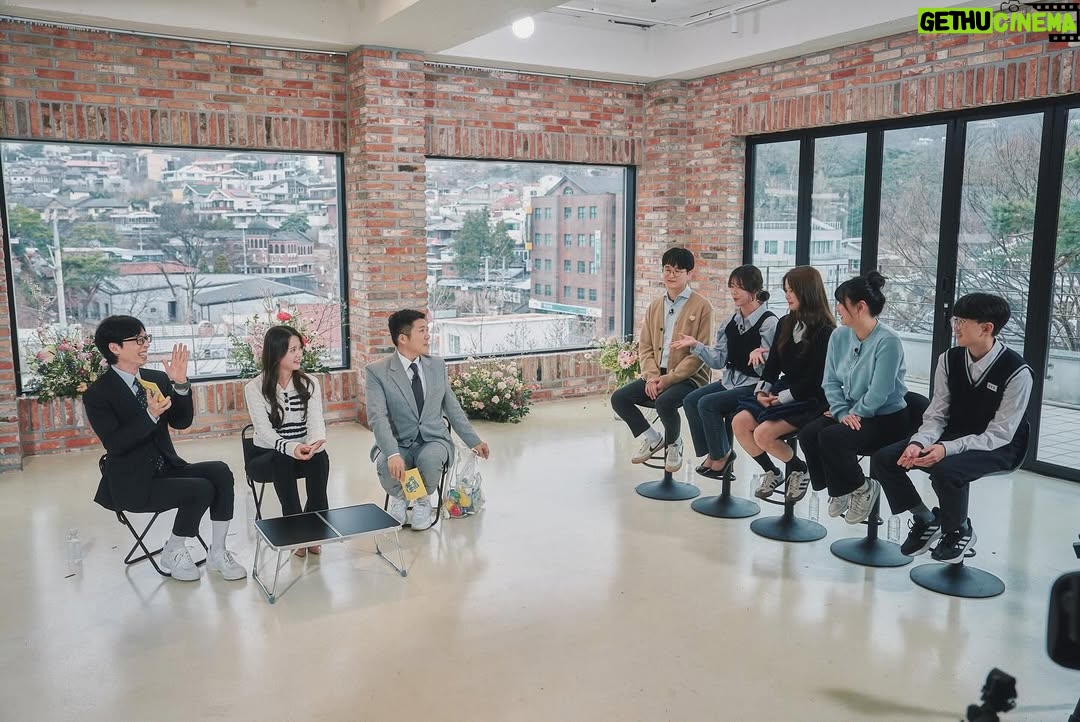 Nam Bo-ra - 8.1K Likes - 가족과 유퀴즈에 나오게 됐어요✨
재석 선배님, 세호오빠, 그리고 동생, 오빠, 엄마랑
재밌는 추억 만들어서 너무 좋았어요💖
#유퀴즈#남보라#13남매