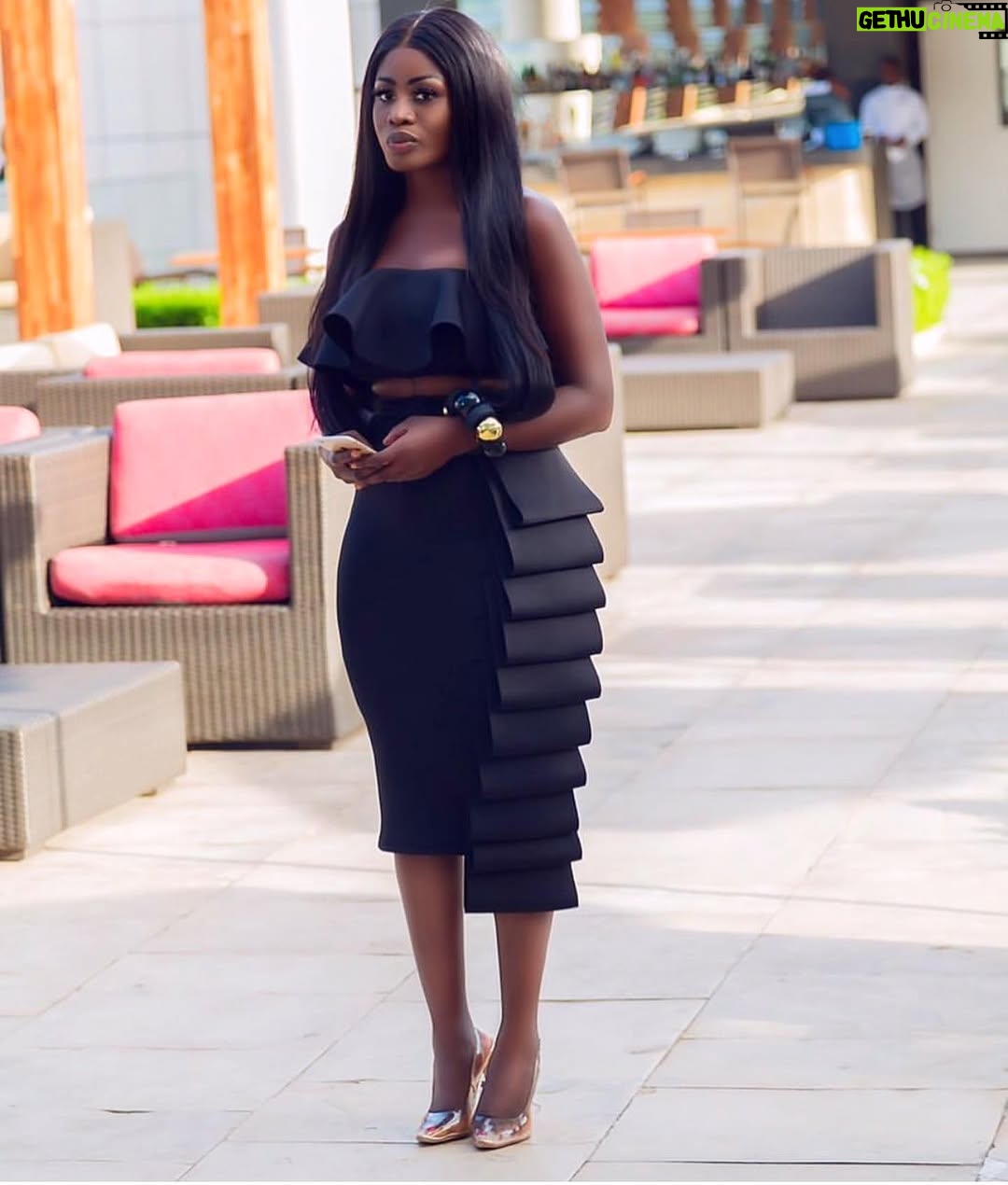 Nana Akua Addo - 16.6K Likes - STAY HOME
SAVE LIVES
PREVENT THE SPREAD 🕊