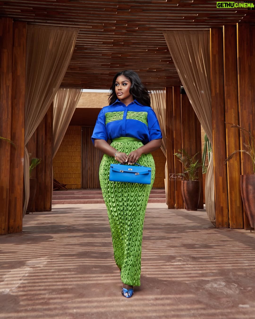 Nana Akua Addo - 17.1K Likes - Listen closely ……
as fashion whispers tales of allure and sophistication, each stitch a secret melody of elegance. Let your ensemble today be the captivating conversation that sparks desire and admiration.