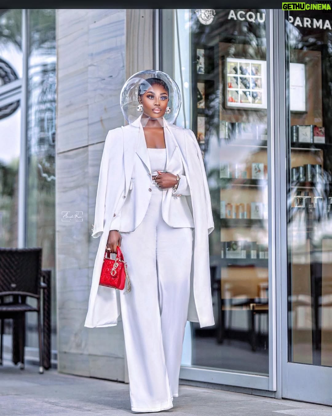 Nana Akua Addo - 35.4K Likes - Emerse Yourself City Vibes
A Gentle But Abrupt Reminder That Fashion Is Art .
In @kennethtetteh_
📸 @ansahkenphotography