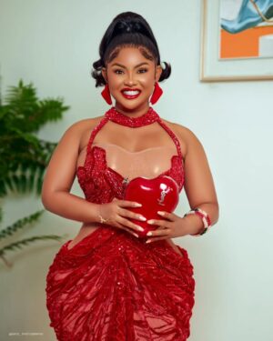 Nana Ama McBrown Instagram - What is love if doesn't show then it's just a heart ❤️

#HerRoyalHighness

#styled @neal__davids @franccoisz 
#hair @eminence_bysol
#mua @cjzmakeover
#outfit @laurenhautecouture 
#earring @sparkling___stones
#shoe @wendylovefashionhouse 
#pic @kays__photographs
#BRIMM