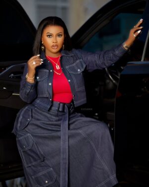 Nana Ama McBrown Instagram - When the storm of life passes,  you will rise again, be like the butterfly 🙏🏻

#HerExcellency 

styled  @neal__davids 
...............@franccoisz 
#hair...... @leejaylooks
#earring.... @sparkling___stones 
#mua ......... @beauty_maven_
#outfit ........ @first_tribe_africa
#shoe ....... @wendylovefashionhouse
#pics ........ @f.j.studios
#BRIMM