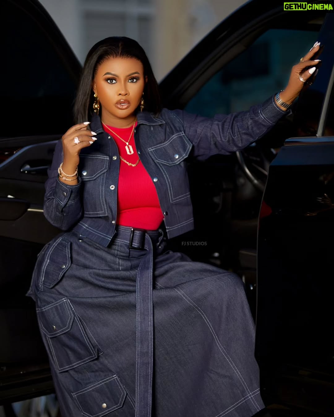 Nana Ama McBrown - 21.6K Likes - When the storm of life passes, you will rise again, be like the butterfly 🙏🏻
#HerExcellency
styled @neal__davids
...............@franccoisz
#hair...... @leejaylooks
#earring.... @sparkling___stones
#mua ......... @beauty_maven_
#outfit ........ @first_tribe_africa
#shoe ....... @wendylovefashionhouse
#pics ........ @f.j.studios
#BRIMM