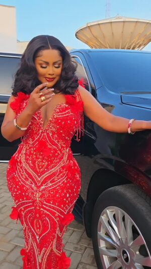 Nana Ama McBrown Instagram - However, 2024 is coming to an end

2025, come in peace

#HerExcellency 
Merry Christmas 🎄

@couture_republic 
@_berries_glam 
@leejaylooks

#BRIMM