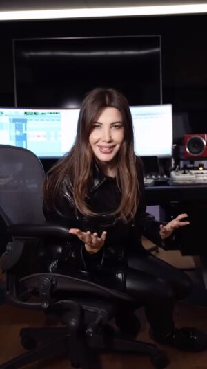 Nancy Ajram Instagram - قبل بيوم من إصدار #طول_عمري_نجمة 
هيك كانت الأجواء بال Studio 🎶🎧🎤
