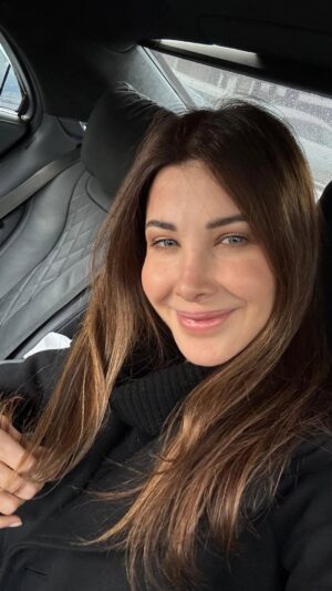 Nancy Ajram Instagram - مين متلي بغنّي بالسيارة؟ 🚙🚗
#طول_عمري_نجمة