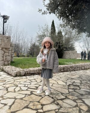 Nancy Ajram Instagram - #palmsunday🌿 blessings from our family to yours🤍
