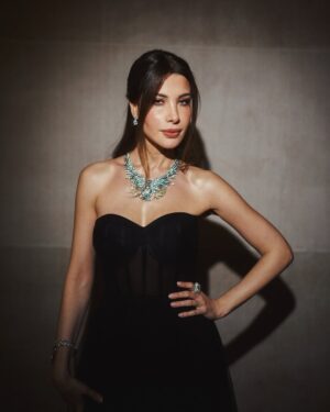 Nancy Ajram Instagram - Tiffany blue, New York nights, and dreams in every detail🩵✨
@tiffanyandco #Tiffanyandco #TiffanyBlueBook #NancyXTiffanyandco #TiffanyPartner