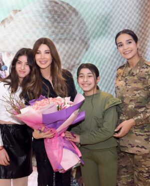 Nancy Ajram Instagram - 🇱🇧إم البطل… حكاية أمل🇱🇧
تكريم أمهات الجيش اللبناني بمناسبة عيد الأم 🌷