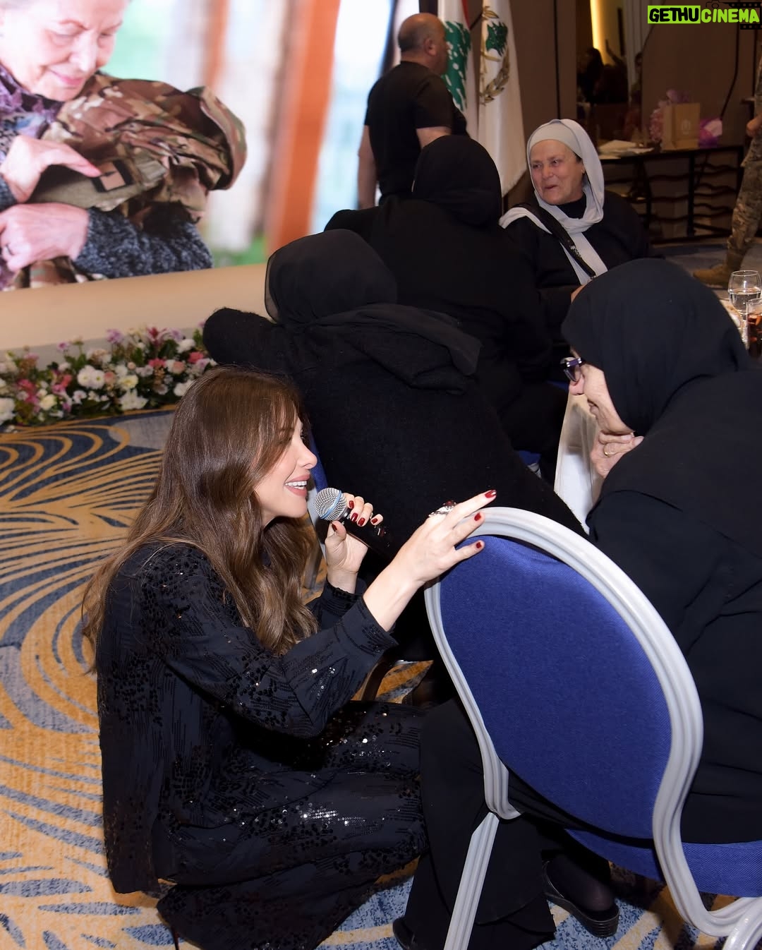 Nancy Ajram - 3 Likes - 🇱🇧إم البطل… حكاية أمل🇱🇧
تكريم أمهات الجيش اللبناني بمناسبة عيد الأم 🌷