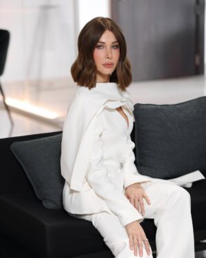 Nancy Ajram Instagram - 🎶💔 #طول_عمري_نجمة بنظرهم مستكترنّي على حبيبي 
Link In Bio 🔗⬆️