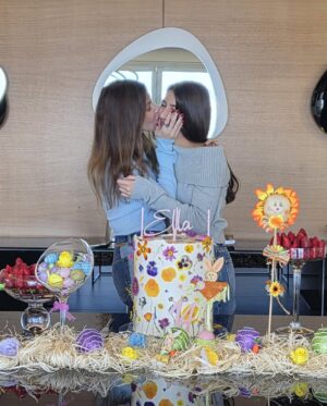 Nancy Ajram Instagram - Today we celebrate the incredible person you are becoming❤️❤️
Love you always my shinning star🌟 
Happiest Birthday🎉🙌🏻