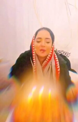 Narges Mohammadi Instagram - سلام ۹ فروردین و یک تولد دیگر …
ممنونم از دوستان عزیزم و هموطنان مهربان برای تبریک تولدم ، 
آرزو میکنم بهترین سال برای همگی باشد …
نرگس ، 
نهم فروردین یکهزاروچهارصد و چهار