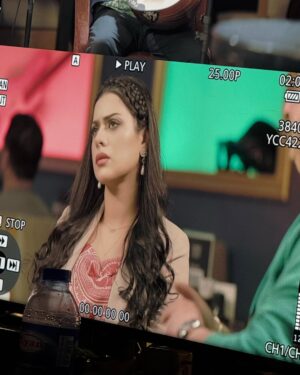 Nariman Al Saboury Instagram - اجمل اللحظات في حامض حلونا ❤️ 
المبدع @osama_alsharqi 
@mbciraqtv @mbcgrouppr @shahid.vod @ahsan_dadosh @ali_jaber35 @actress_fawzia_hassan @saba.ebrahem @rafal_nashmi @ali_almallak69 @ayad_altaie1 @heba_sabah @ashraqat_alghanim @alkhafajitv @sandy_jamall