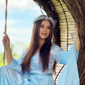 Nariman Al Saboury Instagram - كل عام وأنتم بألف خير، أمنياتي لكم بالسعادة والفرح، احبكم🩵