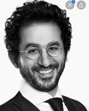 Nashwa Mustafa Instagram - أحمد حلمى مثال مشرف للفنان المصرى  اللى بيوظف فنه فى خدمة الانسانية —  احمد اتبرع بمليون جنيه فى مبادرة صناع الامل وتم اختياره سفير من سفراء الامل تحت رعاية صاحب السمو حاكم دبى الشيخ محمد بن راشد ال مكتوم