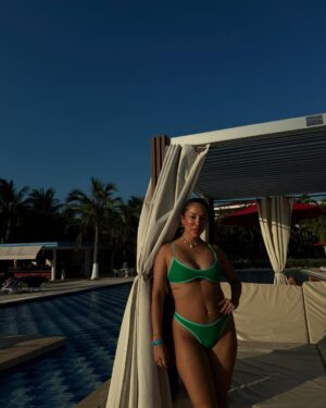 Natalia Mandiola Instagram - 📍🇨🇴
Siento que el caribe me hace muy bien 🏝️☀️
Qué opinamos? 

Recap de este primer Mega día 

Bikini @joseherrera_chile 

#colombia #islabaru #zasfest2025