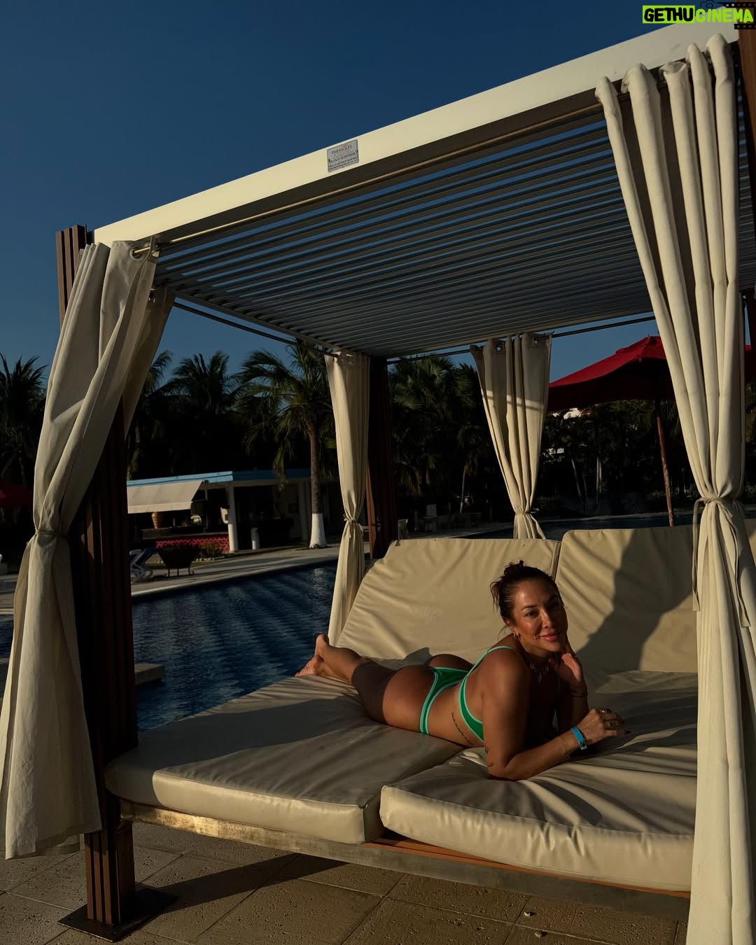 Natalia Mandiola - 3K Likes - 📍🇨🇴
Siento que el caribe me hace muy bien 🏝️☀️
Qué opinamos?
Recap de este primer Mega día
Bikini @joseherrera_chile
#colombia #islabaru #zasfest2025