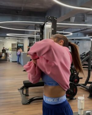 Natalia Mandiola Instagram - Mis looketes de entrenamiento 🏋️‍♀️ 💪🏻✨🖤🤎🔥 #outfit #entrenamiento #fitnessgirl #shotoniphone