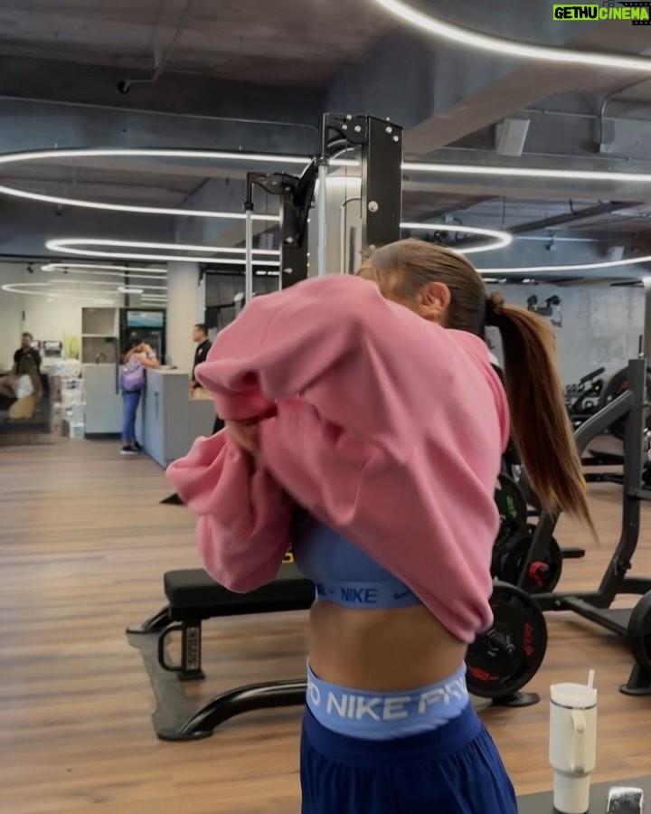 Natalia Mandiola - 3.2K Likes - Mis looketes de entrenamiento 🏋️♀️ 💪🏻✨🖤🤎🔥 #outfit #entrenamiento #fitnessgirl #shotoniphone