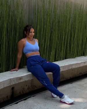 Natalia Mandiola Instagram - Mis looketes de entrenamiento 🏋️‍♀️ 💪🏻✨🖤🤎🔥 #outfit #entrenamiento #fitnessgirl #shotoniphone
