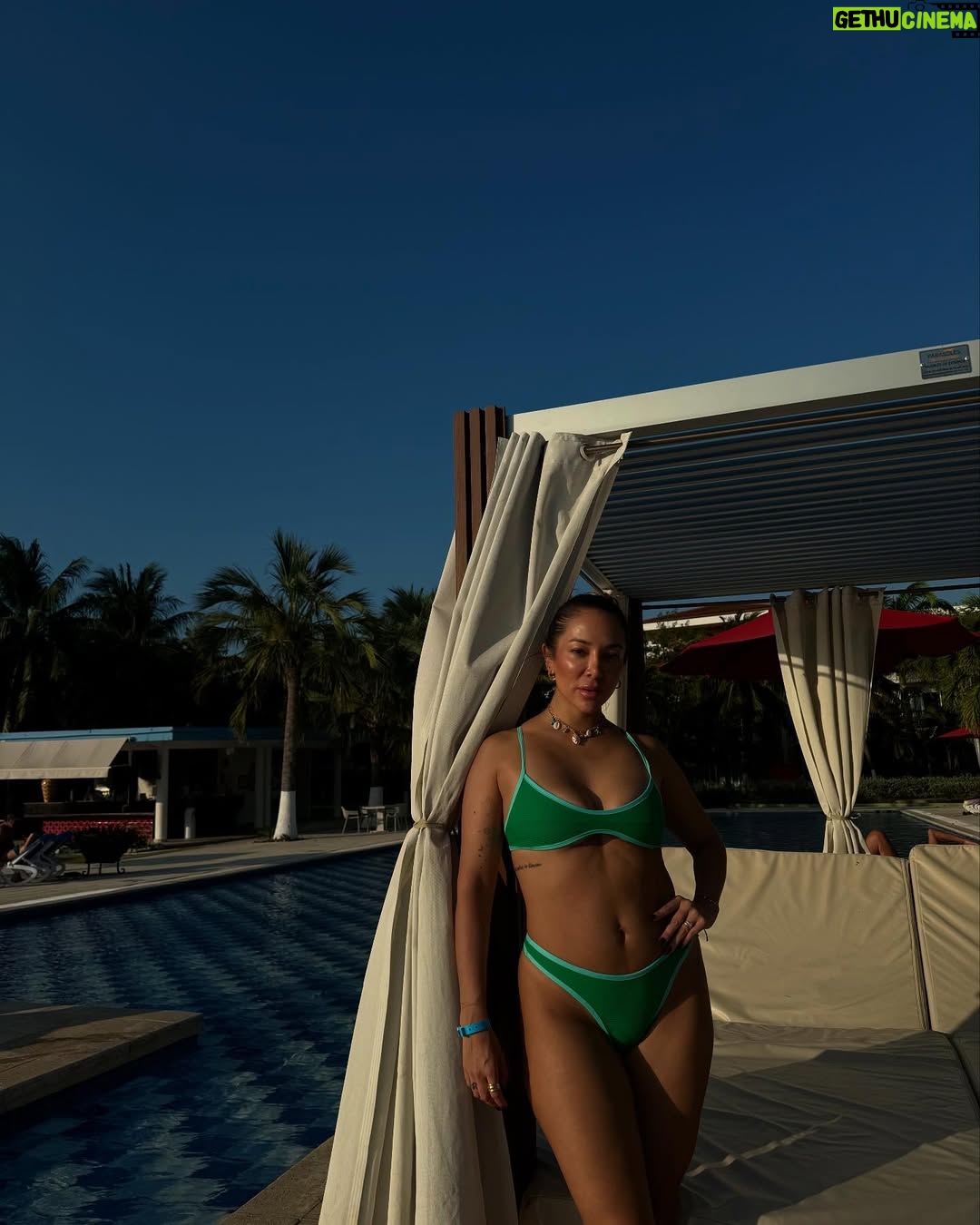 Natalia Mandiola - 5.6K Likes - En otra vida fui del caribe, eso es 100% seguro 🏝️☀️🤎
Que chimba no? 🇨🇴 📈
@joseherrera_chile acompañándome 🔥🔥🐚🐚
#shotoniphone #colombia #zasfest2025 #cartagena
Cuánt@s más aman el caribe?