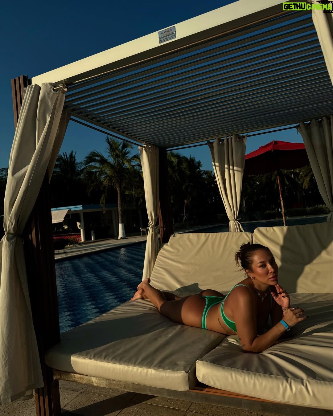 Natalia Mandiola - 5.6K Likes - En otra vida fui del caribe, eso es 100% seguro 🏝️☀️🤎
Que chimba no? 🇨🇴 📈
@joseherrera_chile acompañándome 🔥🔥🐚🐚
#shotoniphone #colombia #zasfest2025 #cartagena
Cuánt@s más aman el caribe?