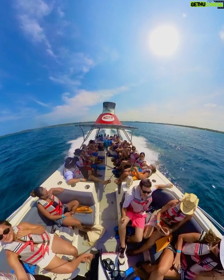 Natalia Mandiola - 3.6K Likes - Hermoso día de Snorkel 🤿 , playa 🏝️, mucha risa y sol ☀️
#zasfest2025 #colombia #islabaru #snorkel