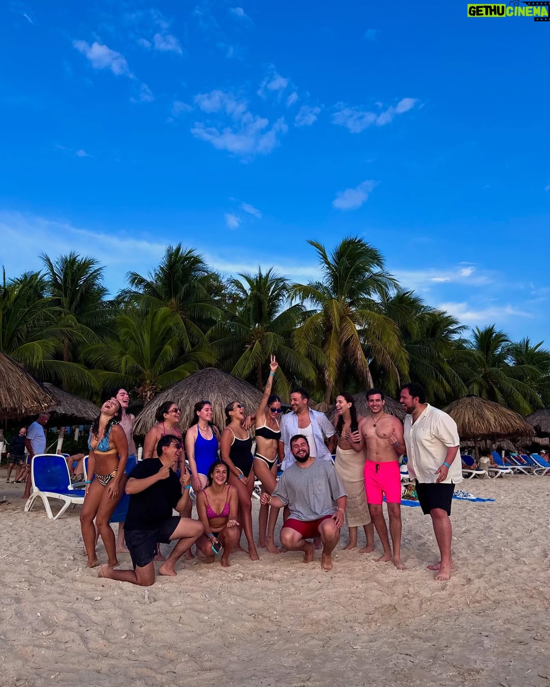 Natalia Mandiola - 3.6K Likes - Hermoso día de Snorkel 🤿 , playa 🏝️, mucha risa y sol ☀️
#zasfest2025 #colombia #islabaru #snorkel