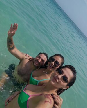 Natalia Mandiola Instagram - 📍🇨🇴
Siento que el caribe me hace muy bien 🏝️☀️
Qué opinamos? 

Recap de este primer Mega día 

Bikini @joseherrera_chile 

#colombia #islabaru #zasfest2025
