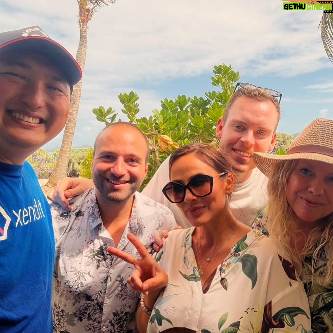 Natalie Imbruglia - 7.4K Likes - I recently had an inspiring week on Necker Island with @virginunite Jimmy Ku and a group of incredible changemakers. So many big ideas and even bigger hearts.
Thank you for inviting me to perform and for including @harrytofficial and I in the discussions. Can’t wait to see what the future holds! ☀️🩵💙✨
