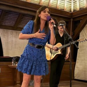 Natalie Imbruglia Instagram - I recently had an inspiring week on Necker Island with @virginunite Jimmy Ku and a group of incredible changemakers. So many big ideas and even bigger hearts. 
Thank you for inviting me to perform and for including @harrytofficial and I in the discussions. Can’t wait to see what the future holds! ☀️🩵💙✨
