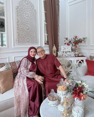 Natalie Sarah Instagram - Eid Mubarak 💕 Assalamualaikum 

Taqabbalallahu minna wa minkum, shiyamana wa shiyamakum 🌙🕌

Selamat Hari Raya Idul Fitri 1446H

mohon maaf lahir dan batin ya 🙏🏻🩷🙏🏻
-
#eid #idulfitr #lebaran #eidmubarak❤️ #mashaallah #masyaallah #masyaallahtabarakallah