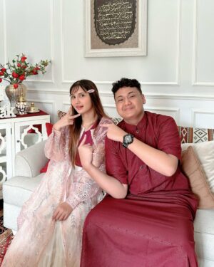 Natalie Sarah Instagram - Eid Mubarak 💕 Assalamualaikum 

Taqabbalallahu minna wa minkum, shiyamana wa shiyamakum 🌙🕌

Selamat Hari Raya Idul Fitri 1446H

mohon maaf lahir dan batin ya 🙏🏻🩷🙏🏻
-
#eid #idulfitr #lebaran #eidmubarak❤️ #mashaallah #masyaallah #masyaallahtabarakallah
