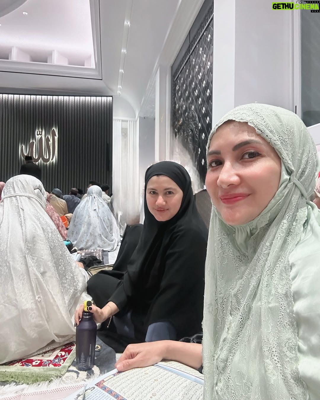 Natalie Sarah - 5.7K Likes - Qiyamul lail, Malam 25 💚 di @annoor.mosque MashaAllah Tabarakallah
-
#ramadan #qiamullail #masyallahtabarakallah #mashaallah #allahummashollialasayyidinamuhammadwaalaalisayyidinamuhammad #love #malam #istiqomah