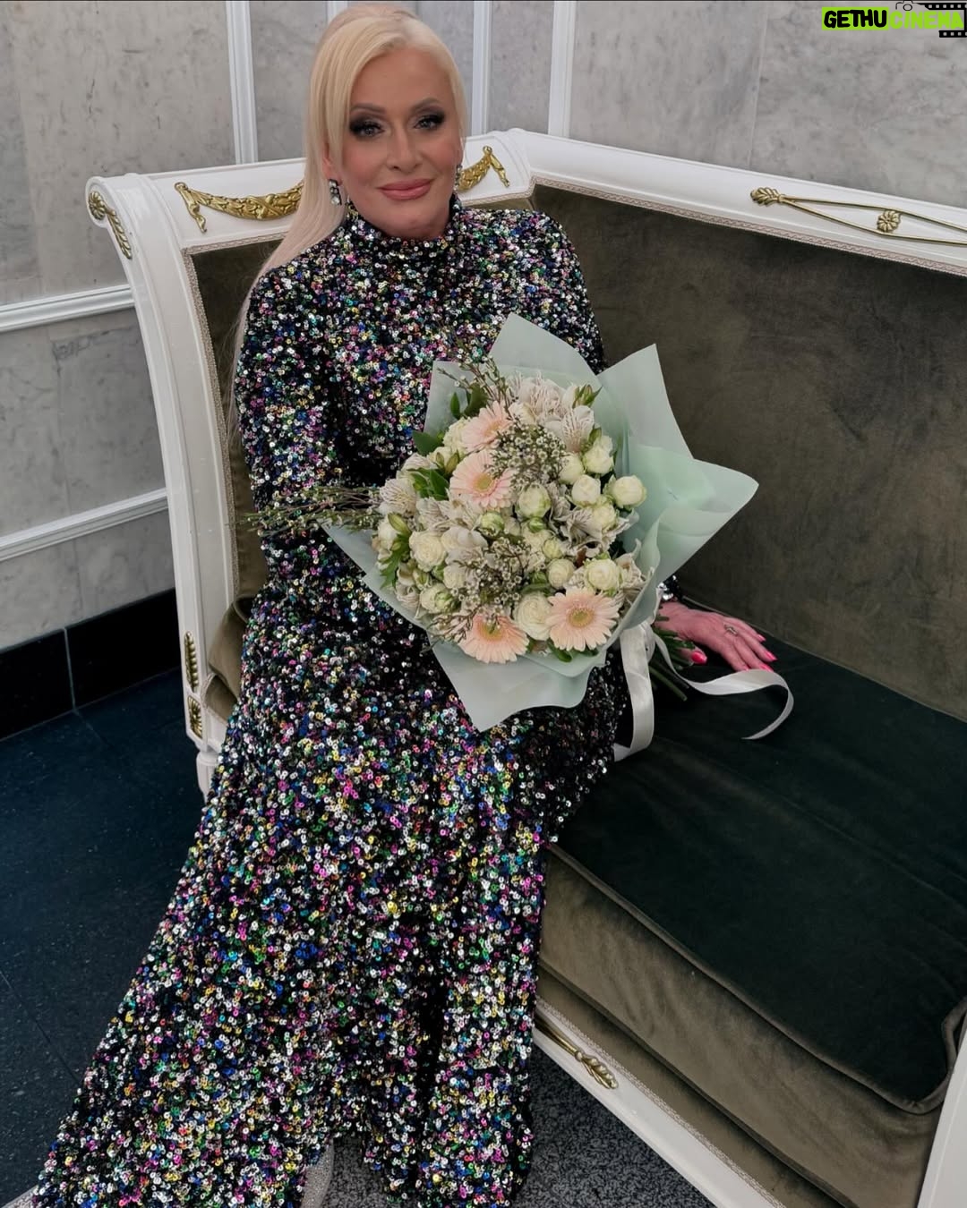 Nataliya Gulkina - 680 Likes - Сегодня был чудесный вечер 💖
#гулькина#натальягулькина #гулькинанаталия #безфильтров #кремль#непоседы #обыкновенноечудо #любовь#счастье #радость