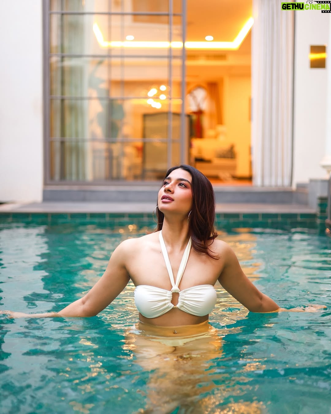 Natasha Bharadwaj - 24.5K Likes - 🤍
Bikini-@thecurvves
📸 @lazonga