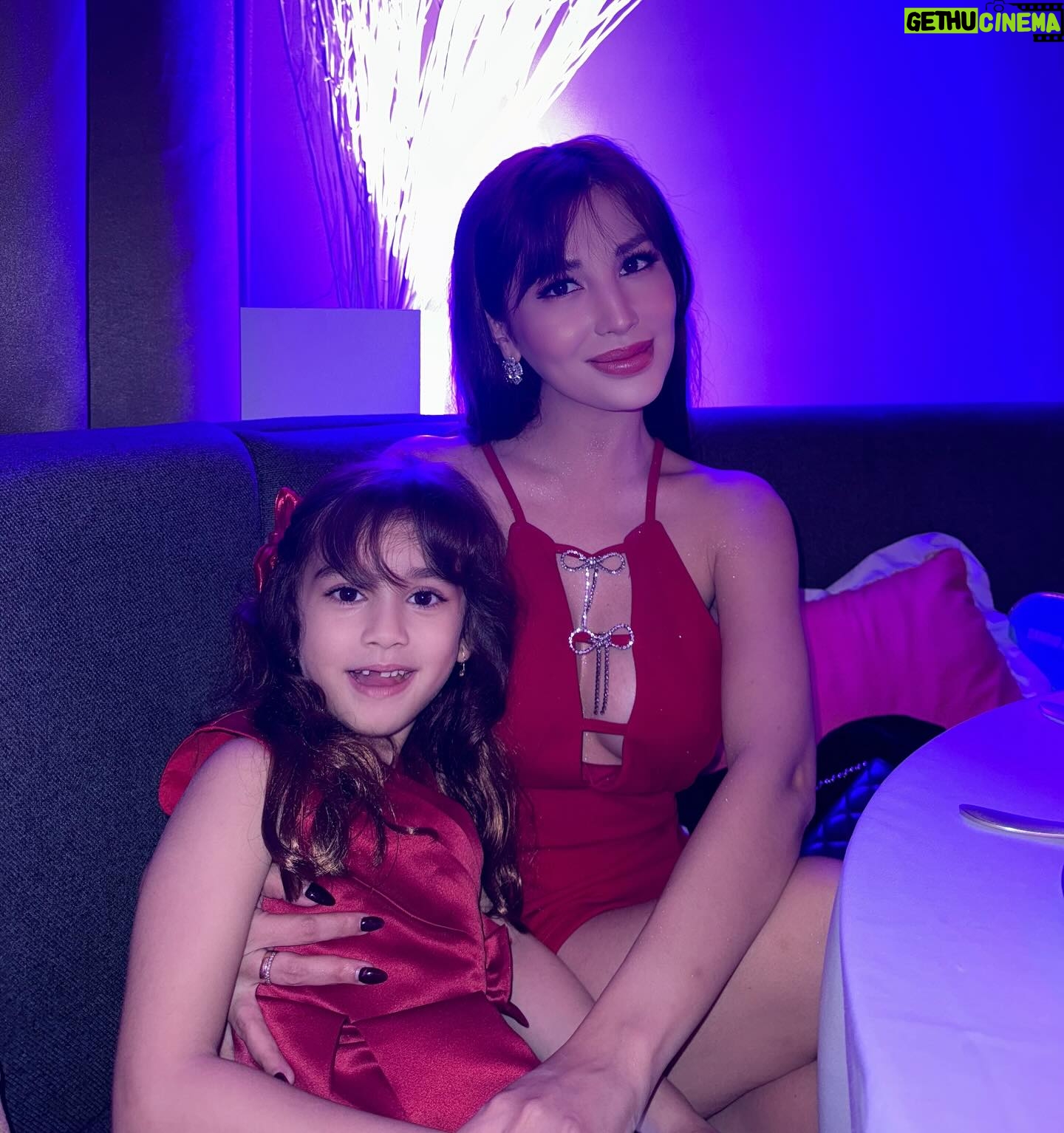 Nathalie Hart - 13.3K Likes - 3 months of life and bloody Mary’s ❤️