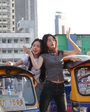 Nattamon Chokejindachai Instagram - Baby hop in my ride~ เคยมาเท่าไหร่ละน้อง🛺 Thank you again for this lovely #TukTukWithNattPitcha naka 🫶🏻 พรุ่งนี้เที่ยงตรงกดบัตร #ล้านวงโคจรTheSeries : Final Episode 👰🏻‍♀️💍👰🏻‍♀️ ที่ 📌 https://www.zipeventapp.com

🎞️Reverse with ME & YOU

SHOW DATES 
🗓️ 26 MARCH 2025 
📍 PARAGON CINEPLEX

✨  TICKET ON SALE : MONDAY, 17 MARCH 2025 FROM 12PM ONWARDS (GMT 7)
📌 TICKET AVAILABLE AT : https://www.zipeventapp.com

รายละเอียดเพิ่มเติม @siamsistudio 

แต่งหน้าแต่งตัวรอแล้วว หวังว่าจะได้พบกันนะค้าบบ❤️‍🩹