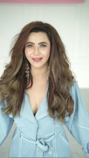 Nausheen Ali Sardar Instagram - What a Purr-fect day‼️
#meow 
.
.
.
.
.
.
.
.
Agency @bigskymgmt 
Mua @kishan_jaat______ 
Hair @nilofarkhan683 
Video @therahulsharmaaa  @fashionbyrahul 
Color @doly_bhatia 

#happy #cats #insta #explore #instadaily #zeetv #funvidoes #gratidão #instamood #nausheenalisardar