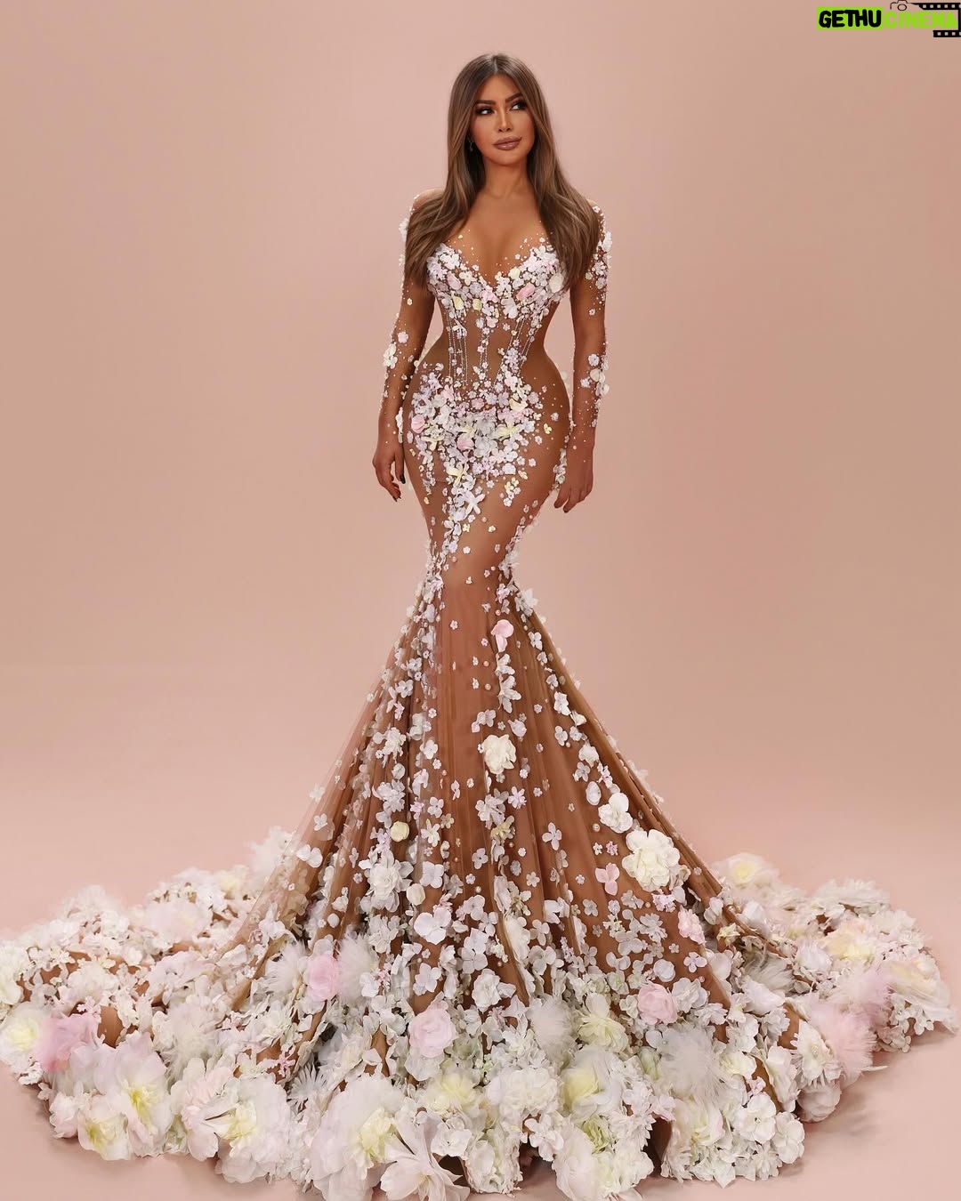 Nawal Al Zoghbi - 73.4K Likes - BAHKI AANAK is available now on YouTube and all the music platforms #bahkiaanak #newsong #nawalelzoghbi
#بحكي_عنك
Photo video @saidmhamadofficial
Dress @sadekmajed
Makeup by @makeupby.jack