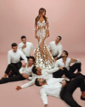 Nawal Al Zoghbi Instagram - BAHKI AANAK is available now on YouTube and all the music platforms #bahkiaanak #newsong #nawalelzoghbi 
#بحكي_عنك 
Photo video @saidmhamadofficial 
Dress @sadekmajed
Makeup by @makeupby.jack