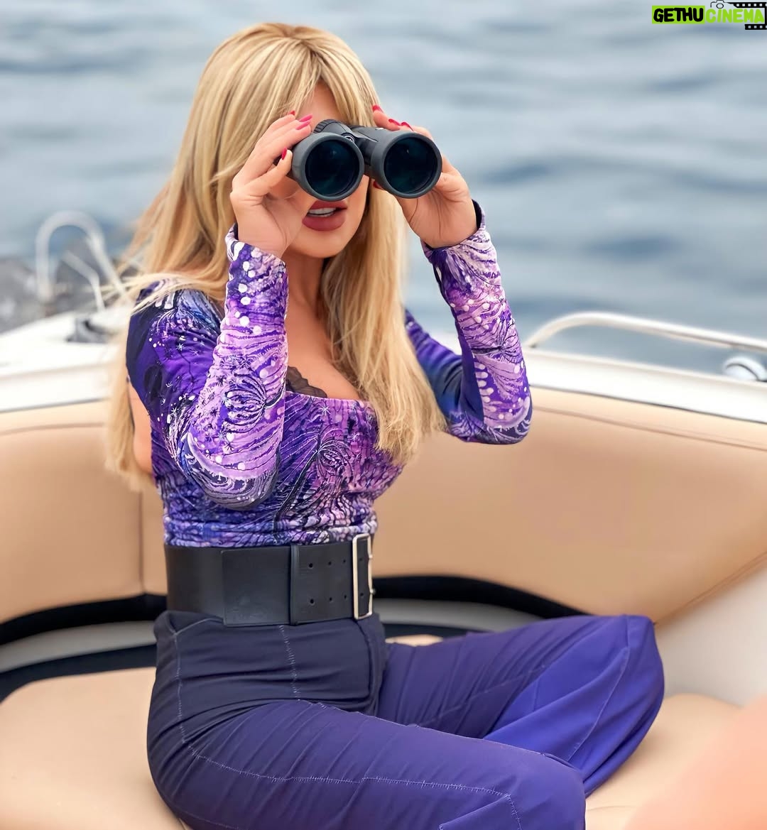 Nawal Al Zoghbi - 61.8K Likes - شحنِة باور توب البشَر رسِم الخصِر أوفُر حِيل زِنَك🔥🔥
#فخامة_معاليك