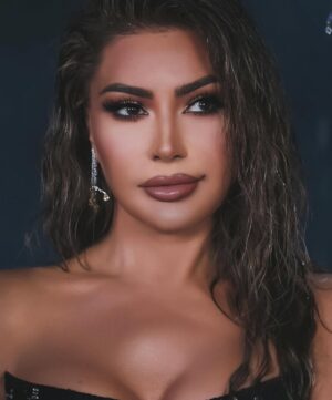 Nawal Al Zoghbi Instagram - #بحكي_عنك غداً  الساعة ٥ بتوقيت بيروت على جميع المنصات الموسيقية

Photo video @saidmhamadofficial 
Dress @sadekmajed 
Makeup by @makeupby.jack