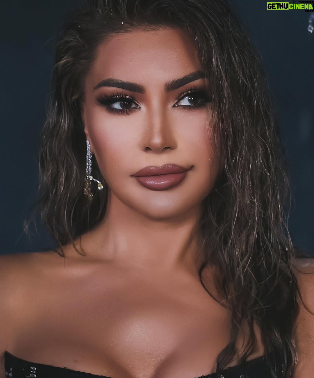 Nawal Al Zoghbi - 59.9K Likes - #بحكي_عنك غداً الساعة ٥ بتوقيت بيروت على جميع المنصات الموسيقية
Photo video @saidmhamadofficial
Dress @sadekmajed
Makeup by @makeupby.jack