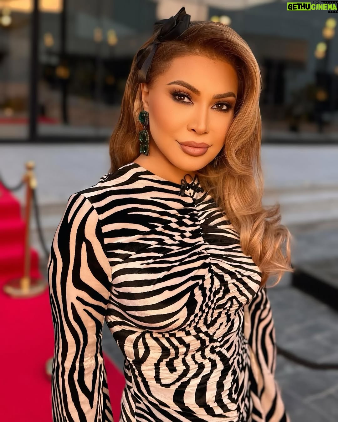 Nawal Al Zoghbi - 56.1K Likes - الإيام الجاية احلى…
Makeup by @makeupby.jack
Hair by @fattalelie