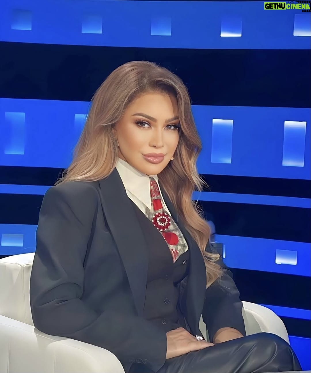 Nawal Al Zoghbi - 61.2K Likes - Good morning 🌹❤️
Miss u all😘
#nawalelzoghbi #beirut
Makeup by @makeupby.jack