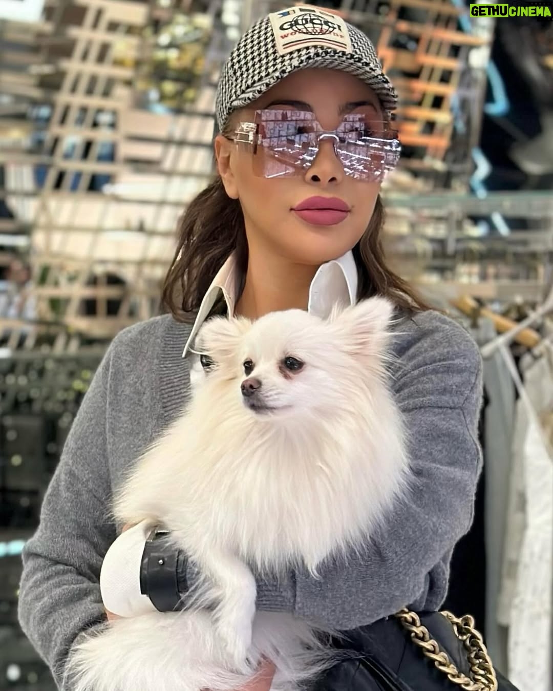 Nawal Al Zoghbi - 63.8K Likes - Long day with #LOULOU #shopping #beirut
#بحكي_عنك